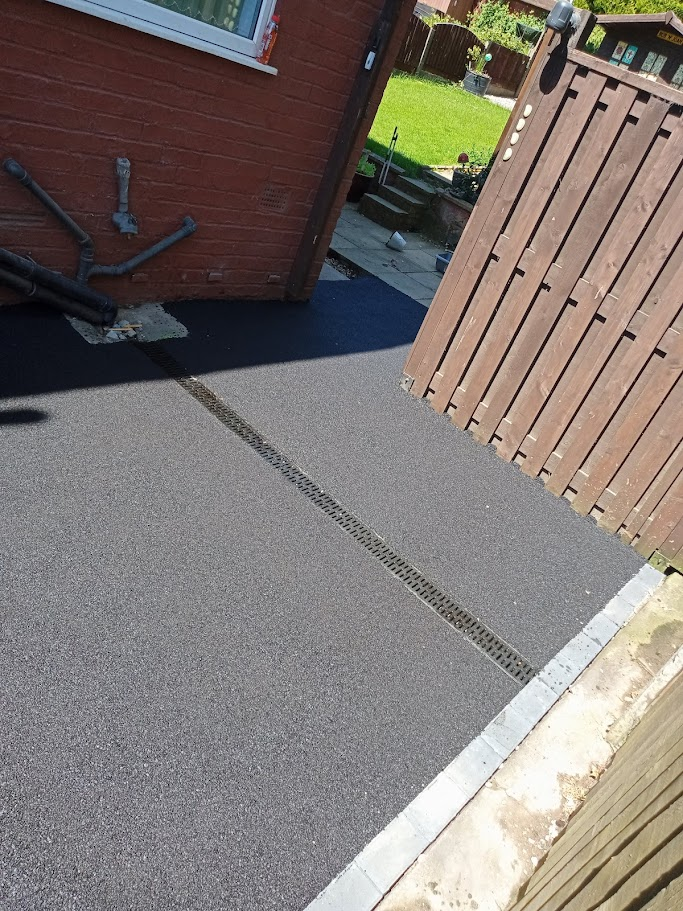 Resin bound driveway with drainage channel