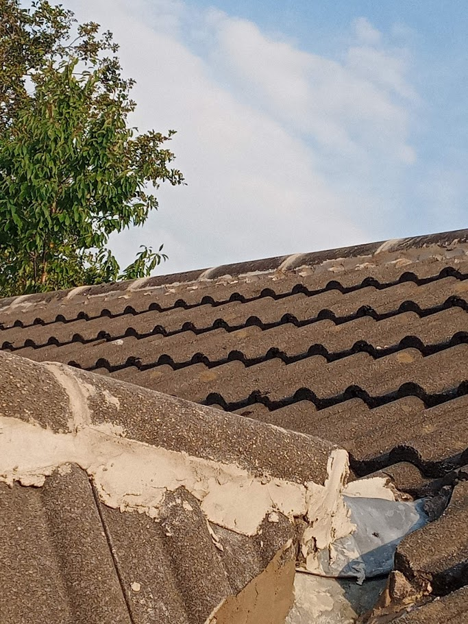 Roof ridge tile re-bedding and pointing repair